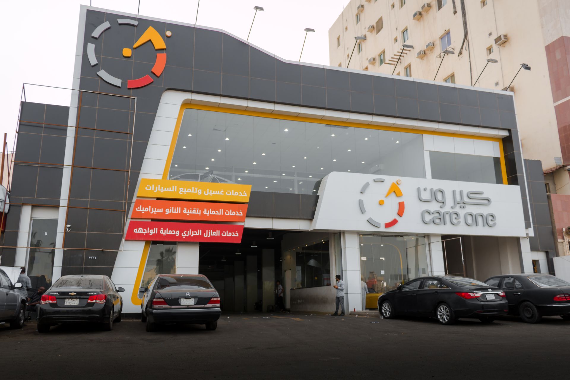 خبراء العناية بالسيارات